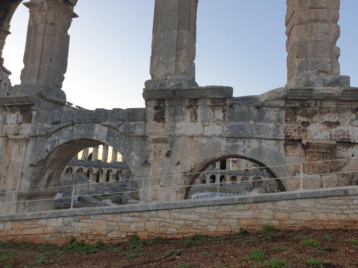 For Two Pula